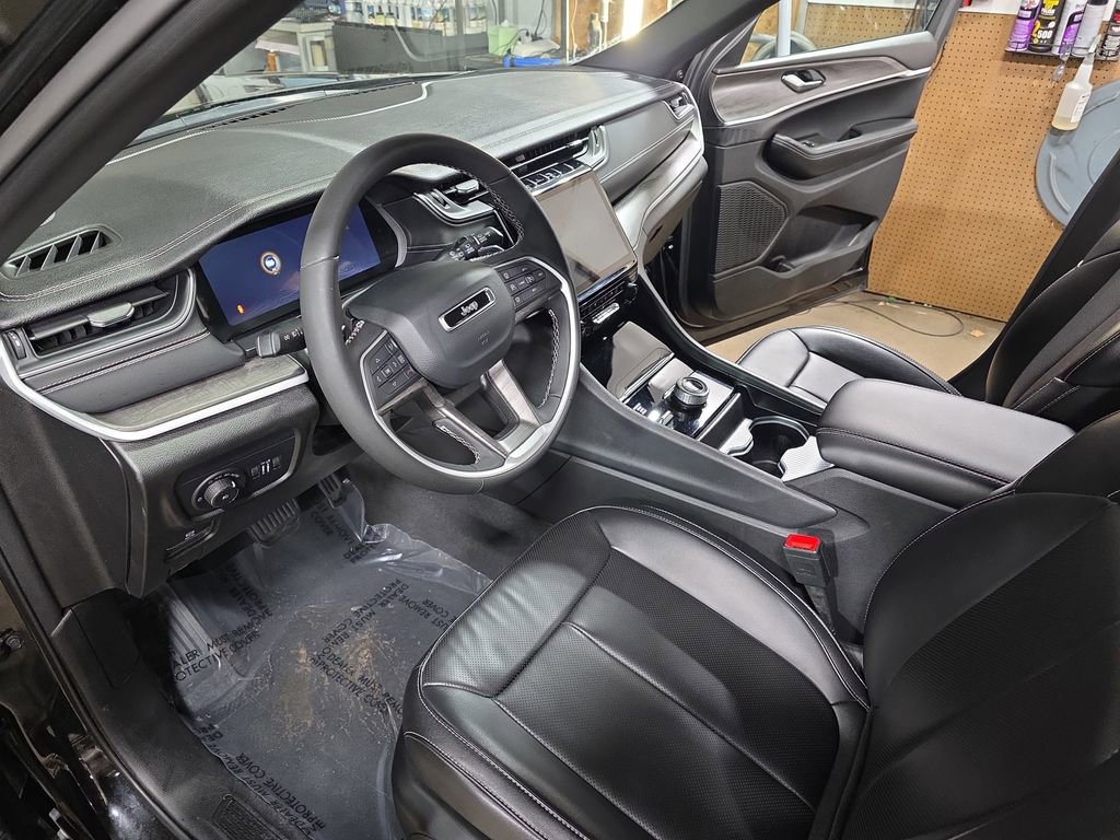 Used 2024 Jeep Grand Cherokee L Limited w/ Luxury Tech Group II image 18