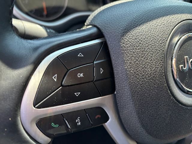 Used 2018 Jeep Cherokee Latitude Plus FWD image 19