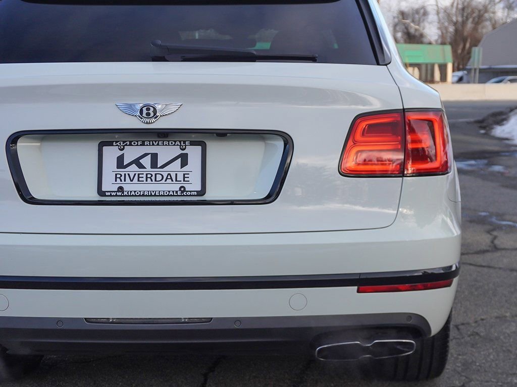 Used 2019 Bentley Bentayga AWD/4WD image 21