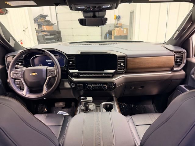 Certified 2026 Chevrolet Silverado 1500 High Country w/ Technology Package image 22
