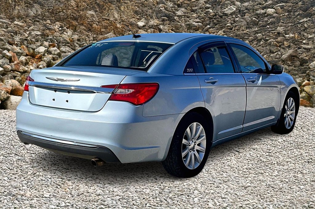 Used 2014 Chrysler 200 Touring image 2