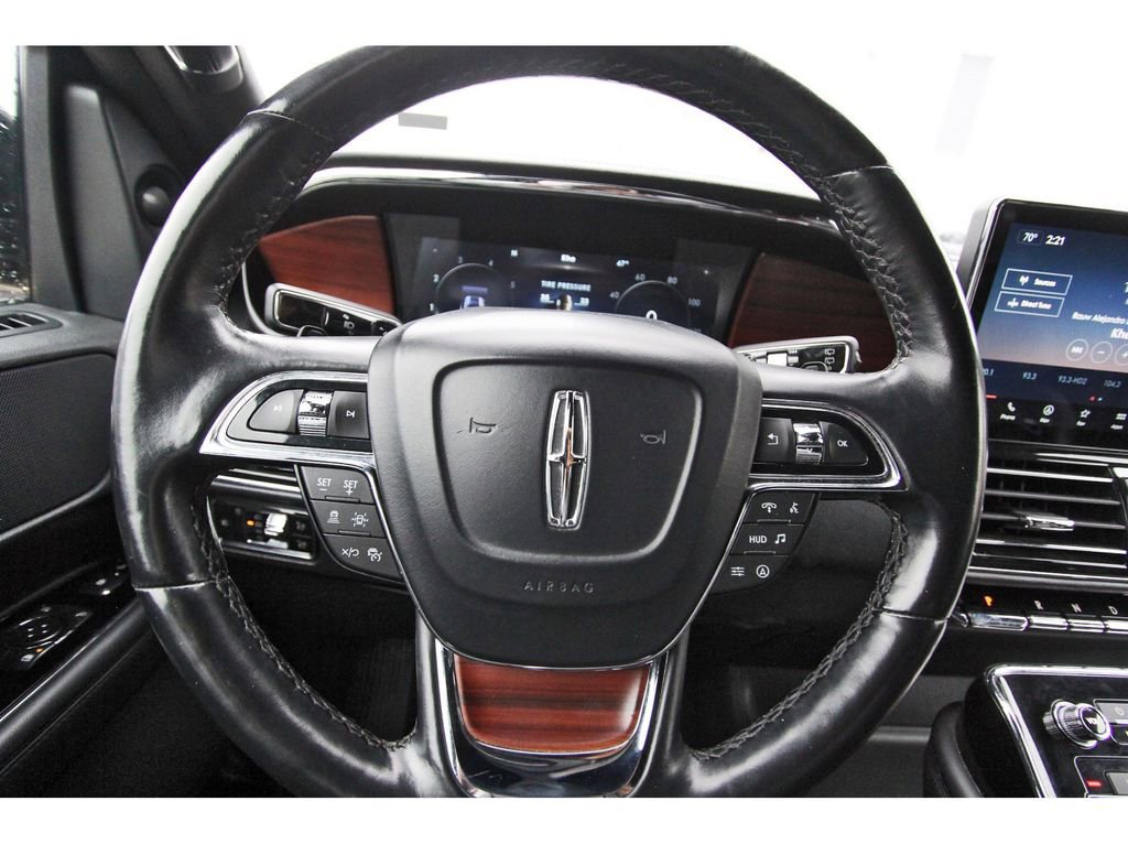Used 2023 Lincoln Navigator L Reserve image 9