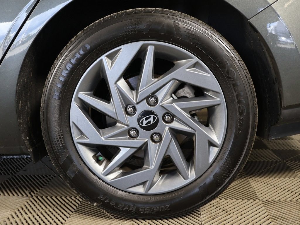 Used 2024 Hyundai Elantra SEL FWD image 17