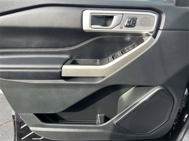 Used 2022 Ford Explorer Limited w/ Equipment Group 301A image 11