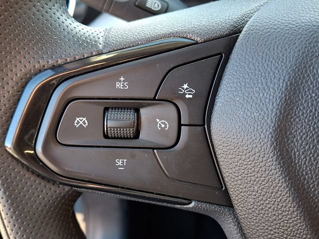 Certified 2025 Chevrolet Trax LT FWD image 21
