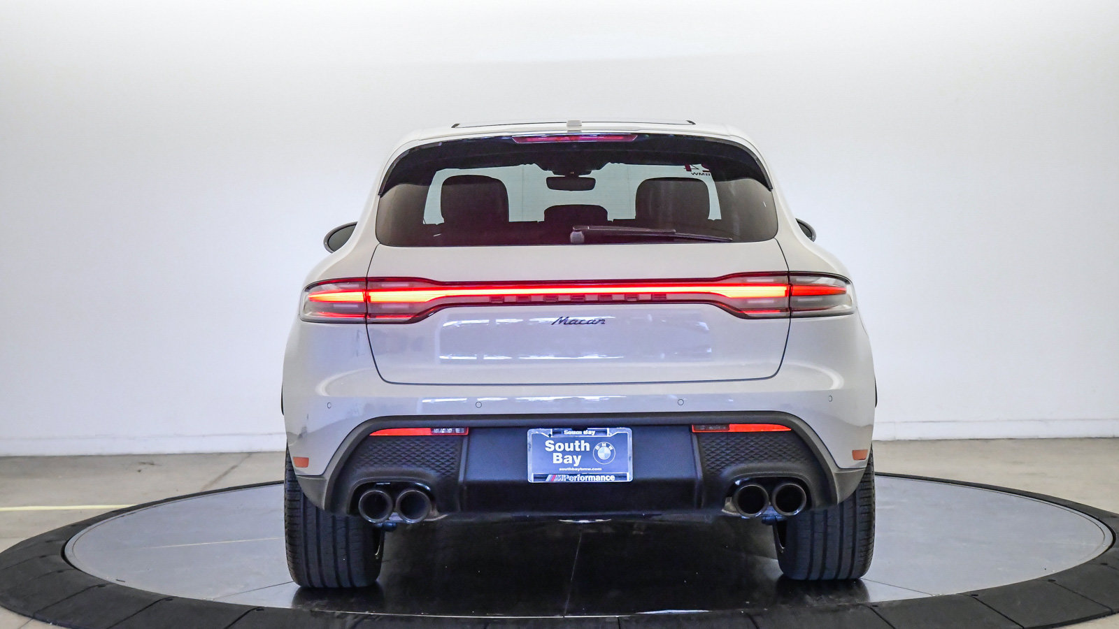 Used 2024 Porsche Macan AWD/4WD image 3