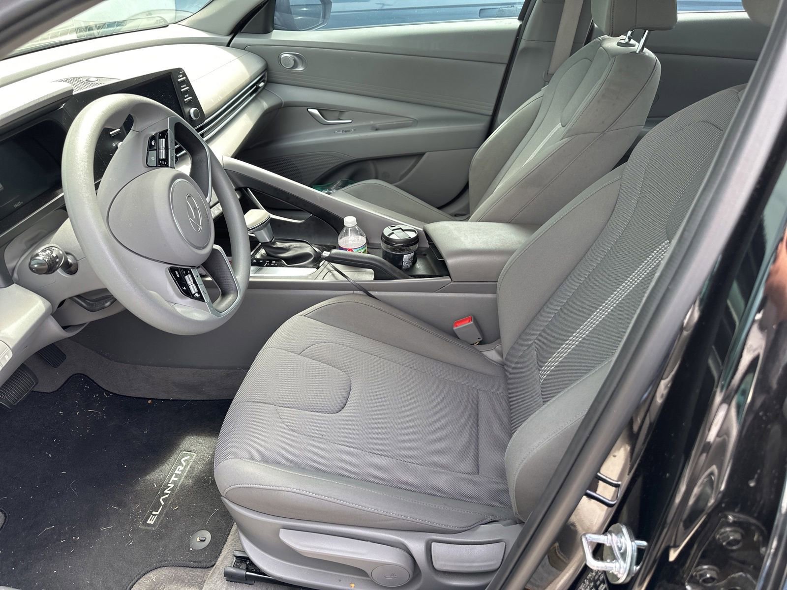 Used 2025 Hyundai Elantra SE FWD image 14