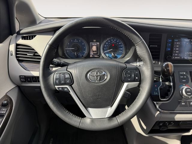 Used 2017 Toyota Sienna XLE w/ XLE Navigation Package AWD/4WD image 12