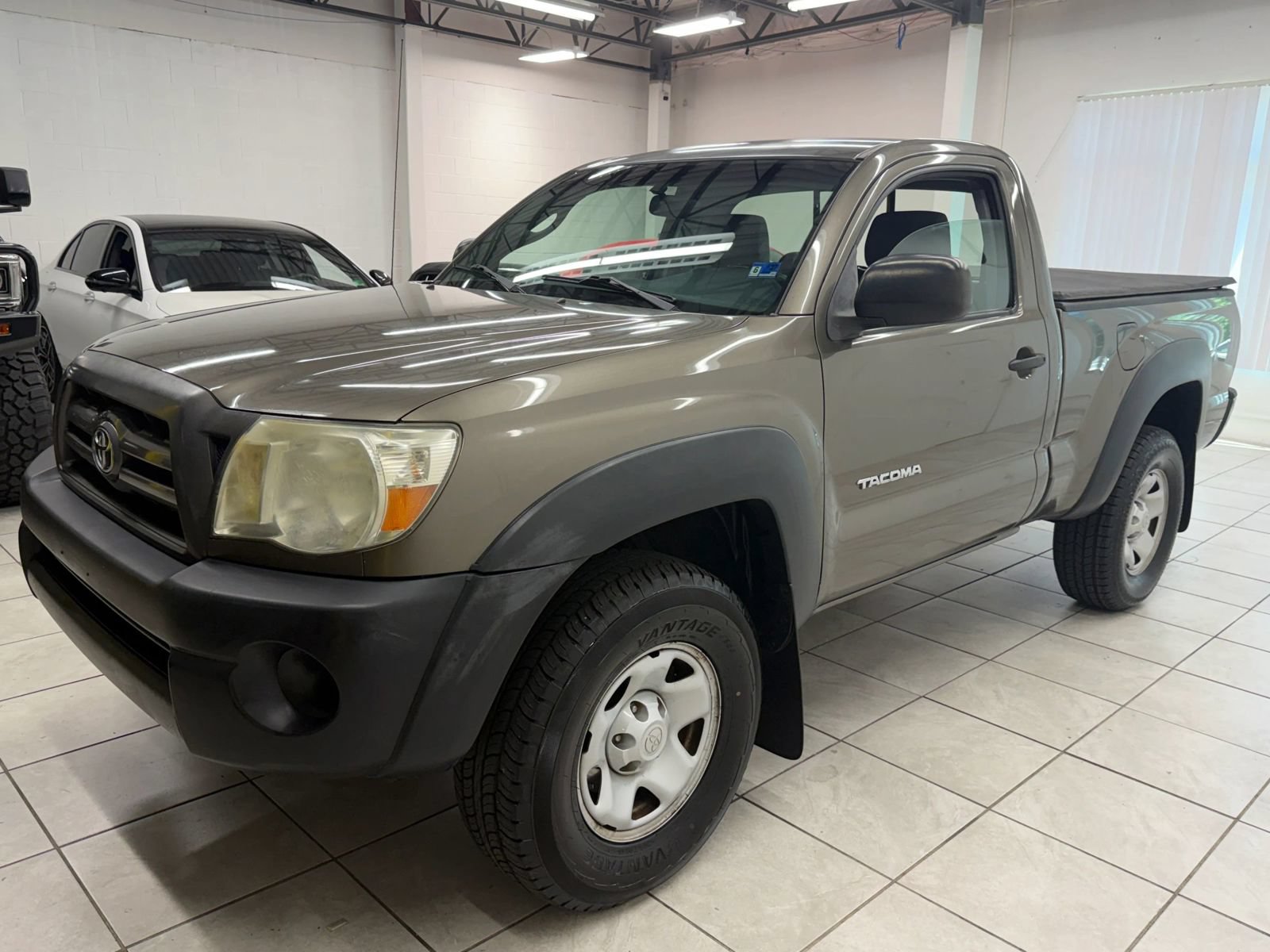 Used 2010 Toyota Tacoma 4x4 Regular Cab image 3