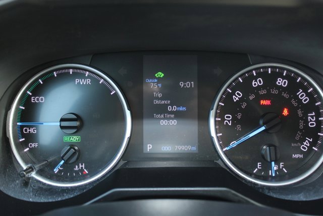 Used 2022 Toyota RAV4 LE image 11