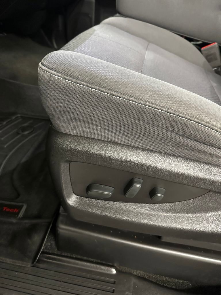 Used 2018 Chevrolet Silverado 1500 LT w/ All Star Edition image 13