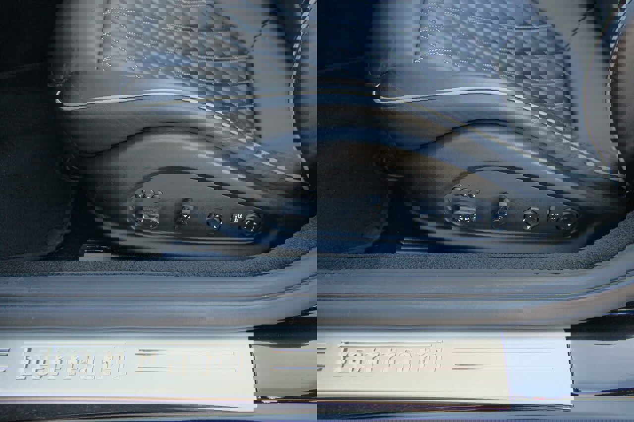 Used 2014 Ferrari California image 24