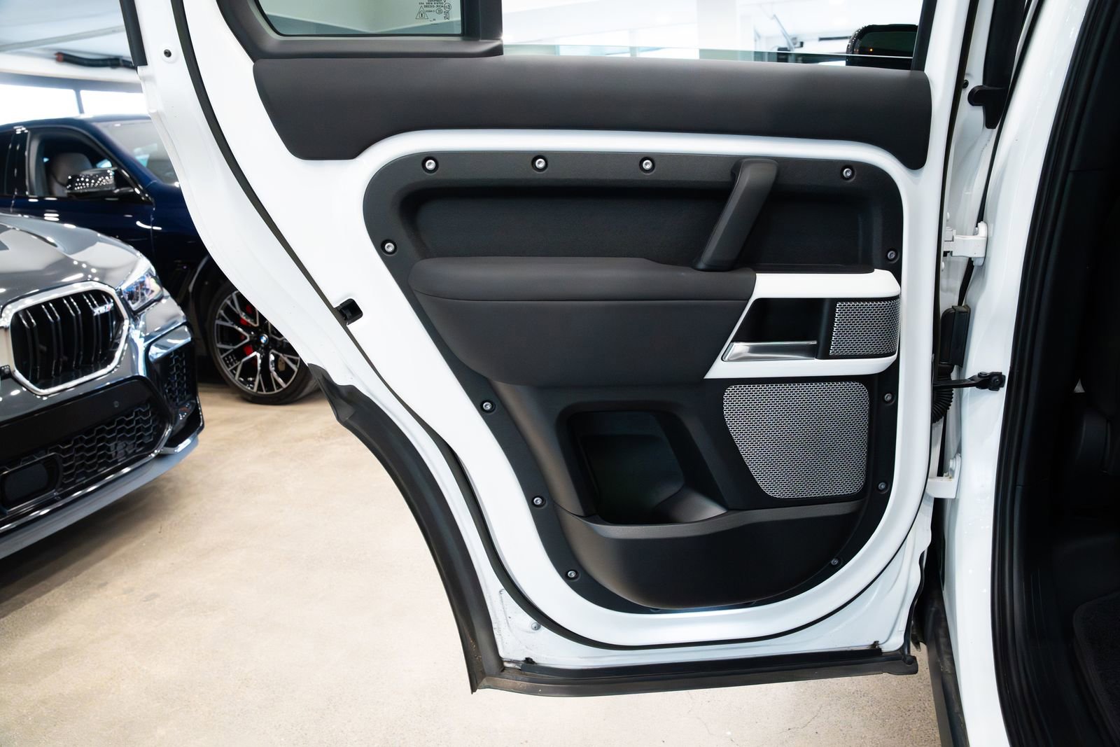 Used 2023 Land Rover Defender 130 SE image 20