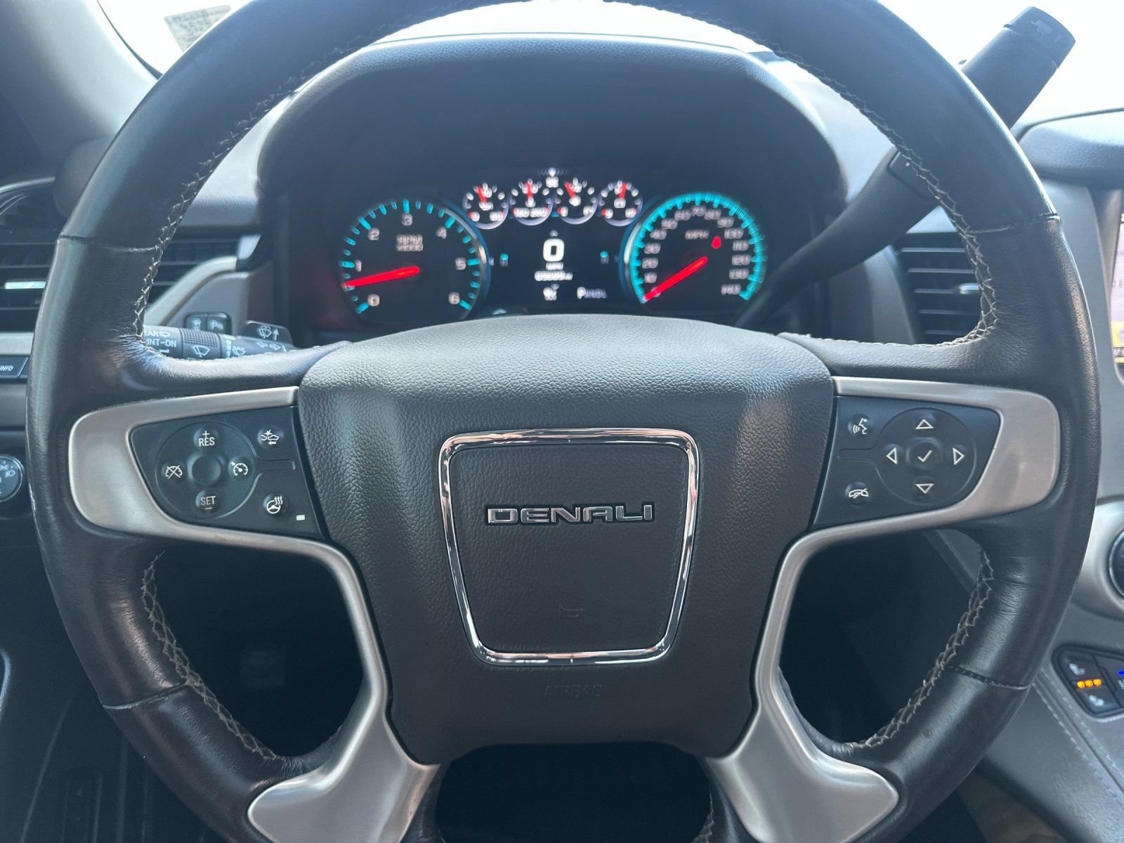 Used 2020 GMC Yukon Denali w/ Denali Ultimate Package AWD/4WD image 29