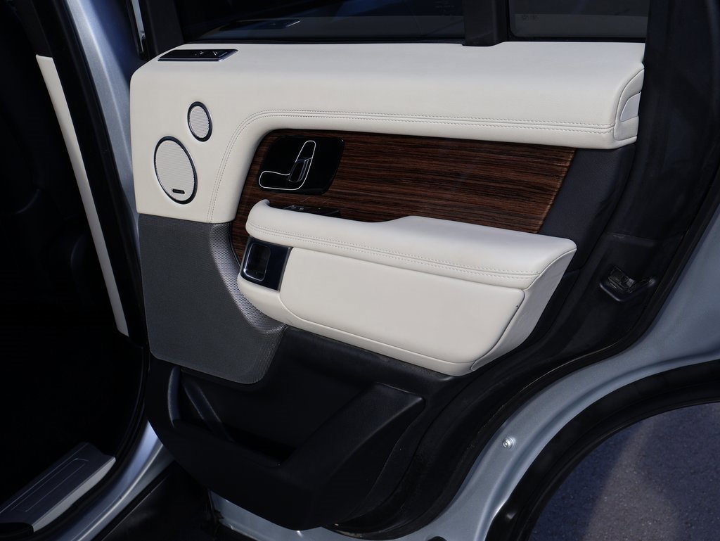 Used 2018 Land Rover Range Rover Supercharged image 15