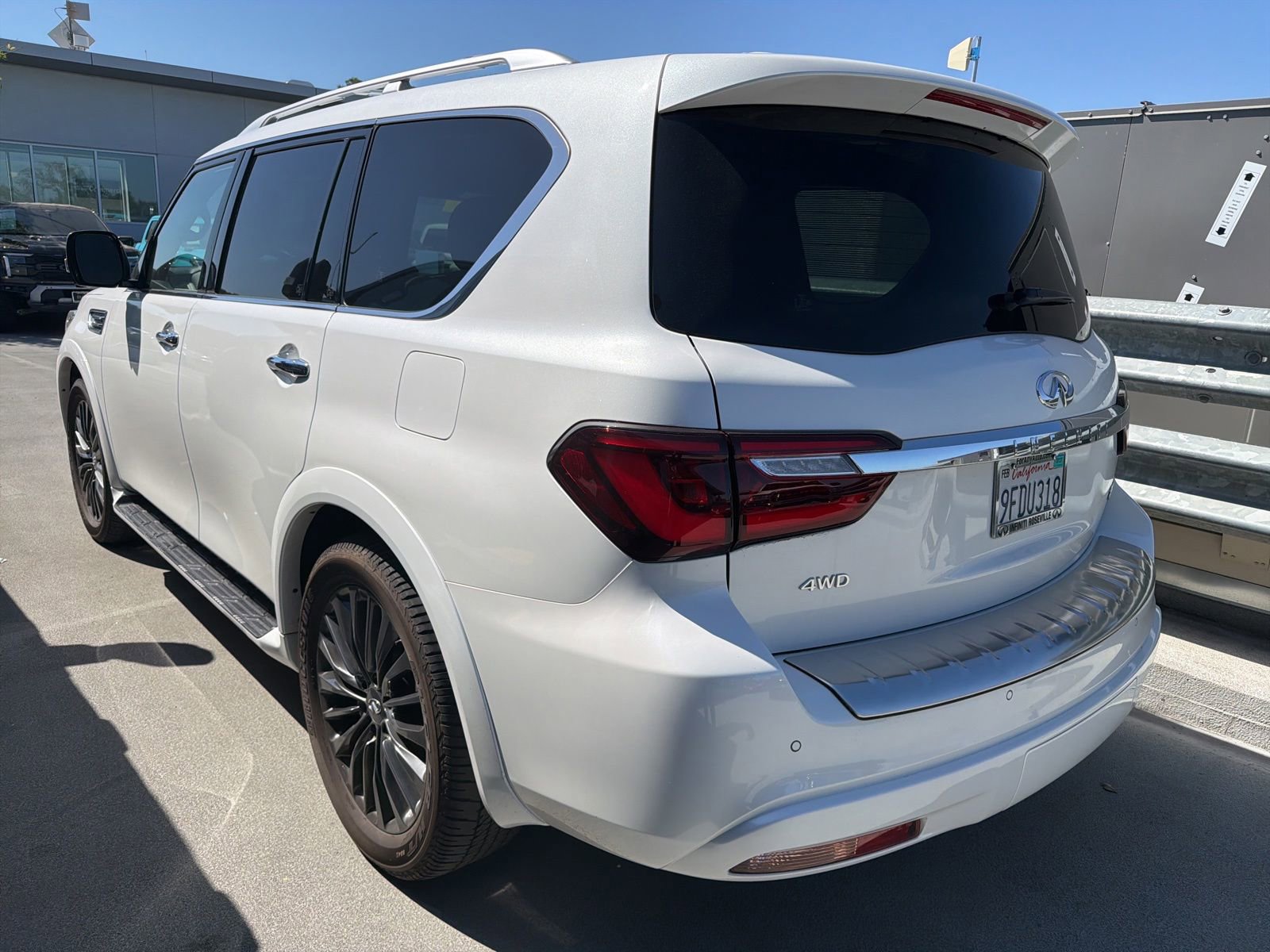 Used 2023 INFINITI QX80 Sensory w/ All-Season Package AWD/4WD image 5
