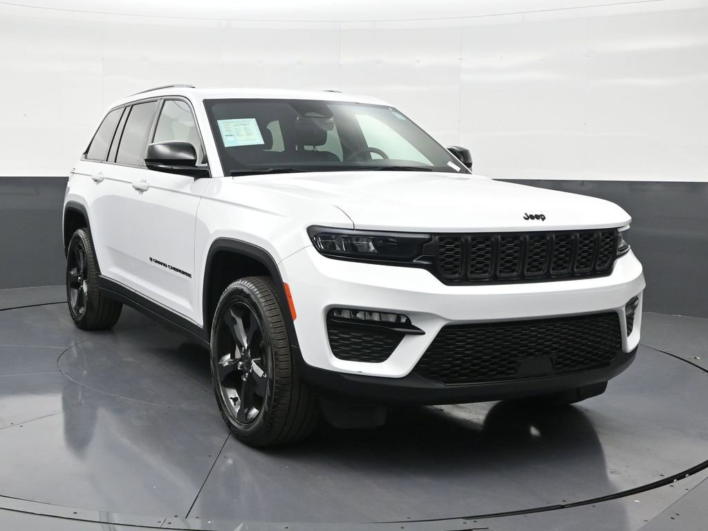 Used 2025 Jeep Grand Cherokee Limited w/ Black Appearance Package image 7