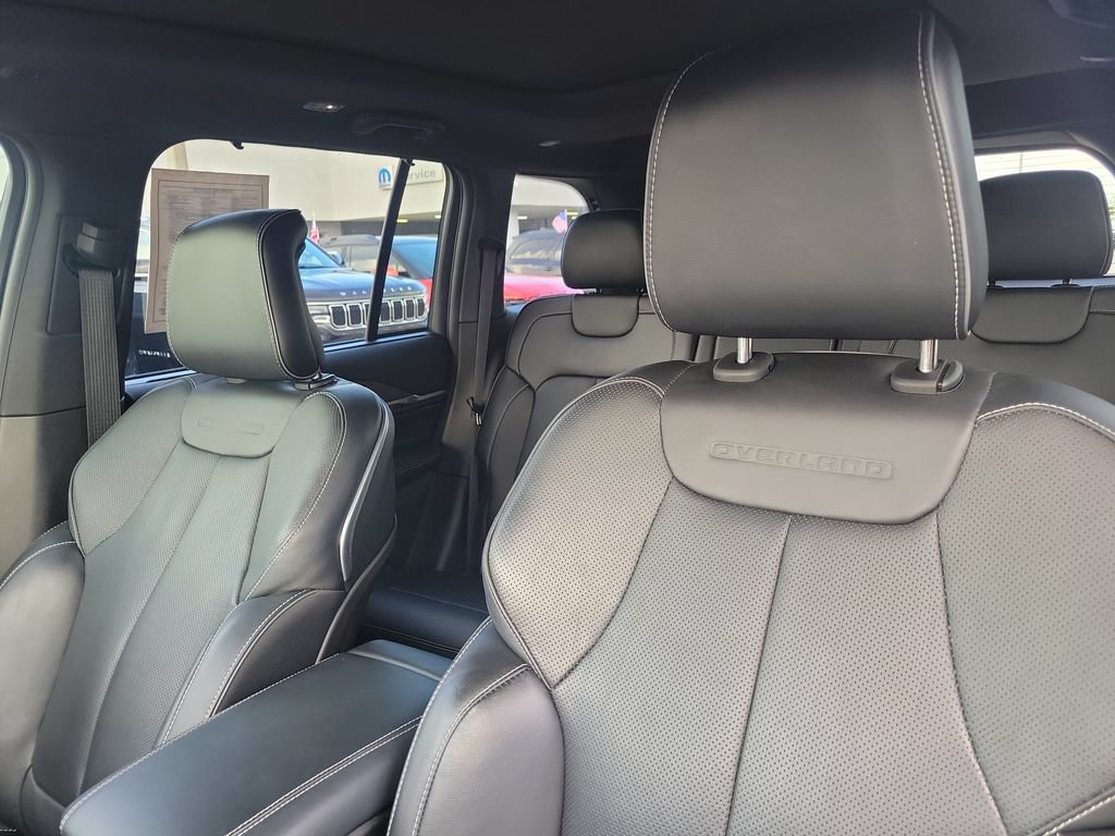 Used 2023 Jeep Grand Cherokee Overland w/ Luxury Tech Group IV RWD image 19