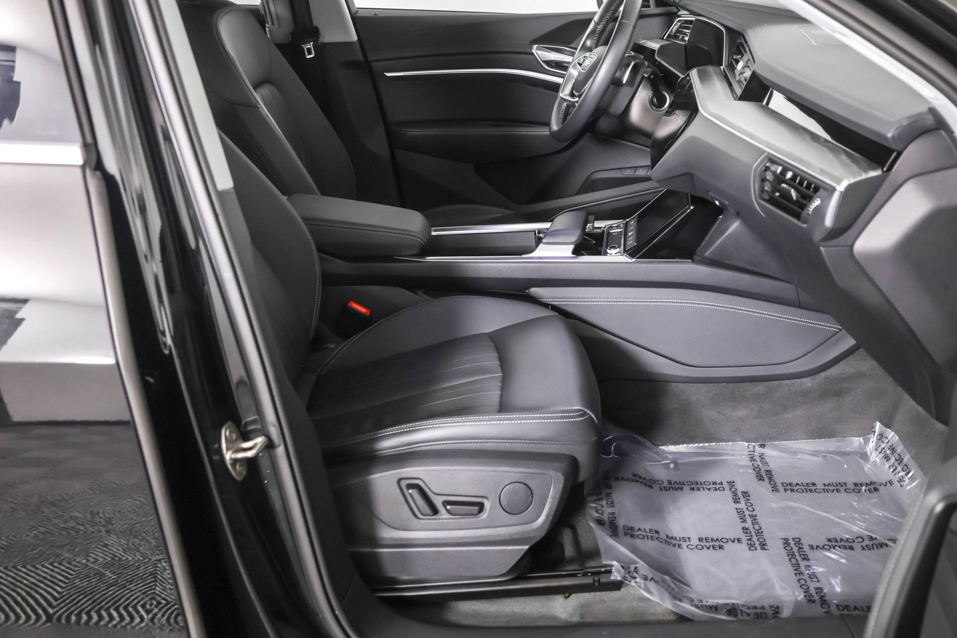 Used 2023 Audi e-tron Premium image 46