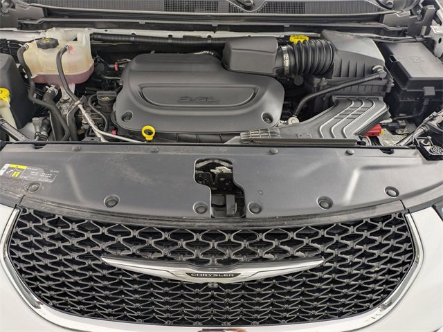 Used 2021 Chrysler Pacifica Touring-L image 42