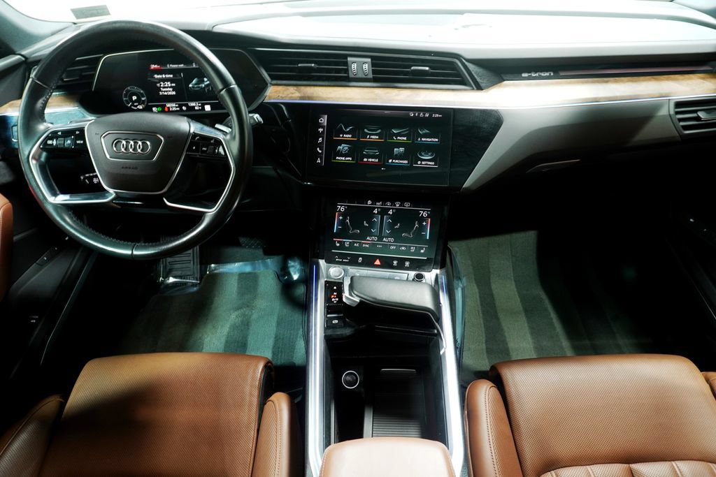 Used 2019 Audi e-tron Prestige w/ Prestige Package AWD/4WD image 18