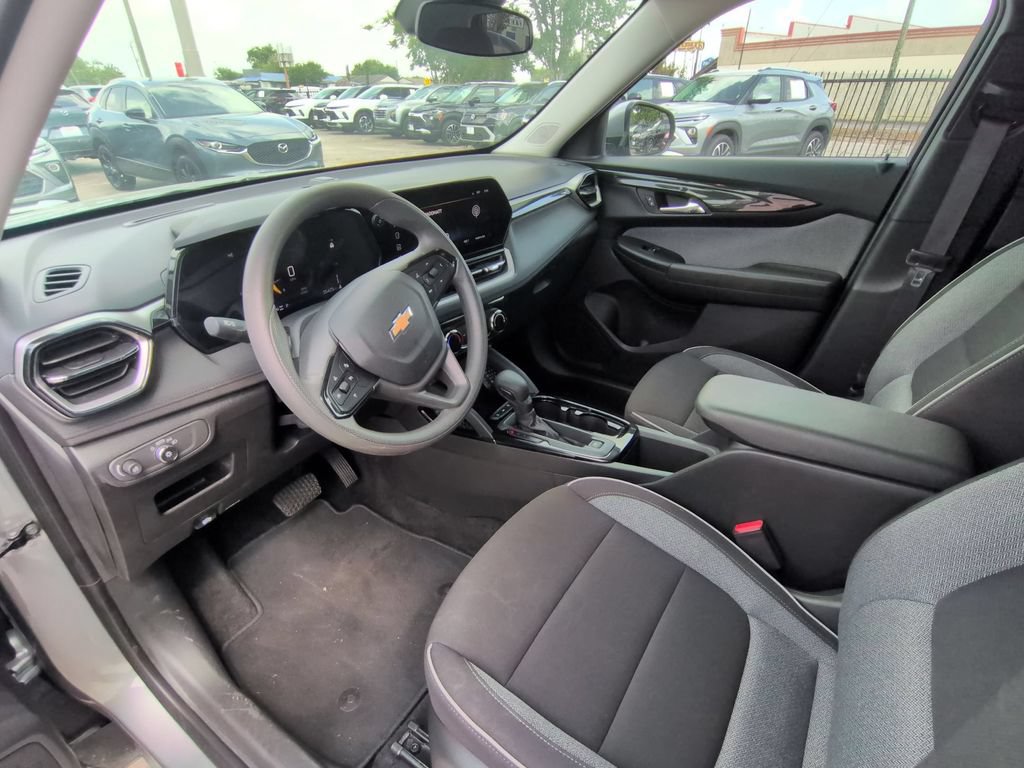 Used 2025 Chevrolet TrailBlazer LT AWD/4WD image 15
