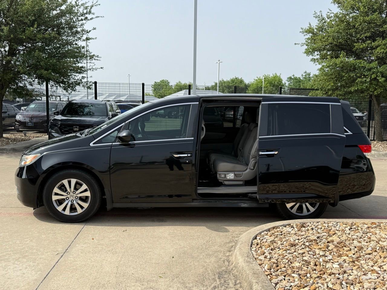 Used 2017 Honda Odyssey EX-L image 3