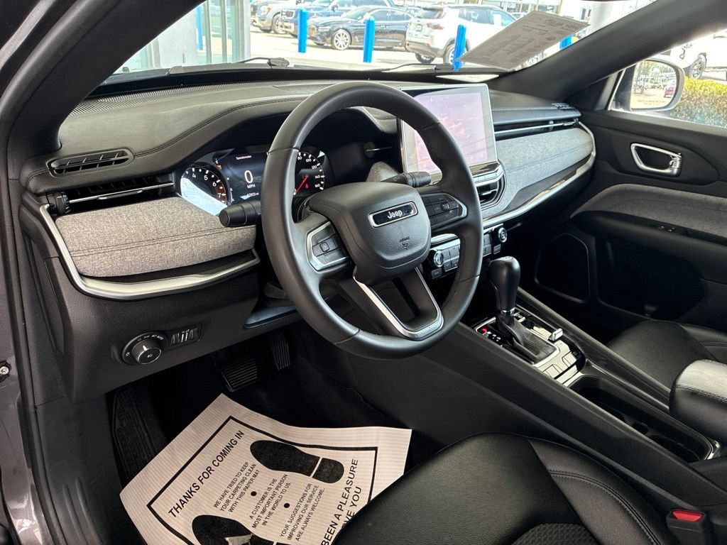 Used 2024 Jeep Compass Latitude AWD/4WD image 23