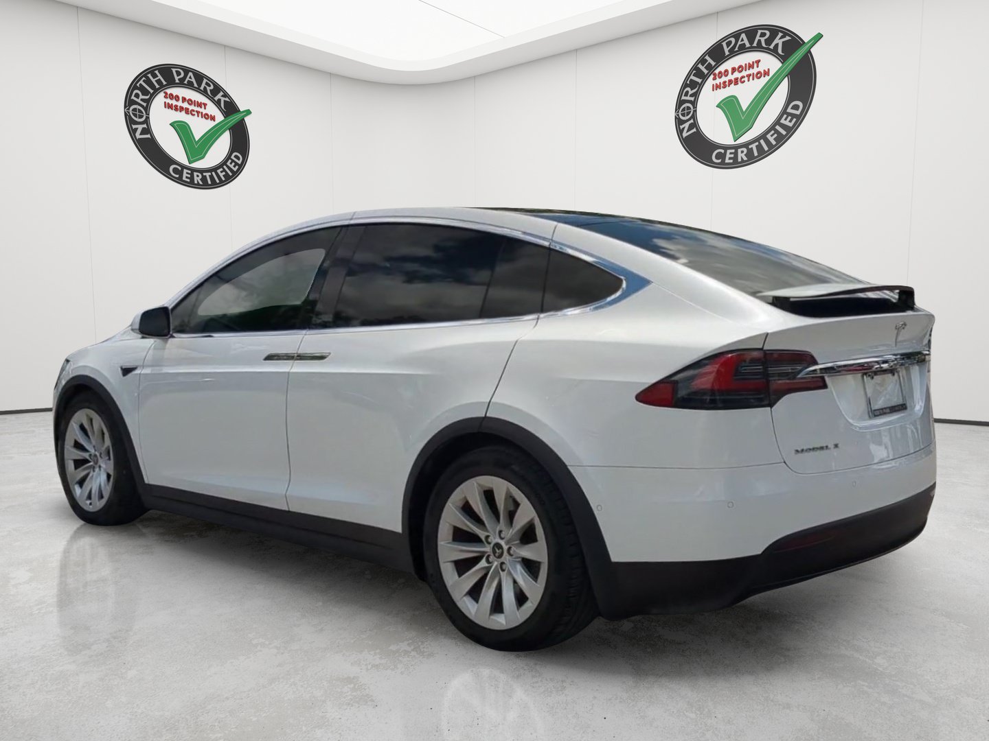 Used 2018 Tesla Model X 75D AWD/4WD image 3