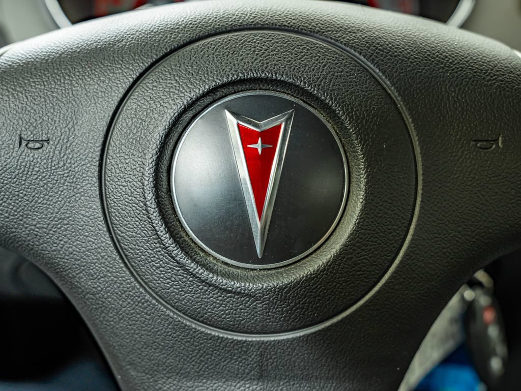 Used 2006 Pontiac Solstice Convertible w/ Premium Package RWD image 28