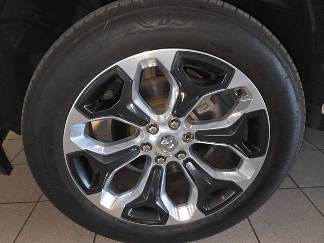Used 2023 RAM 1500 Limited w/ Body Color Bumper Group AWD/4WD image 10