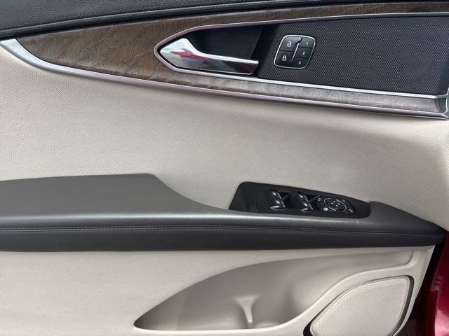 Used 2019 Lincoln Nautilus Select AWD/4WD image 12