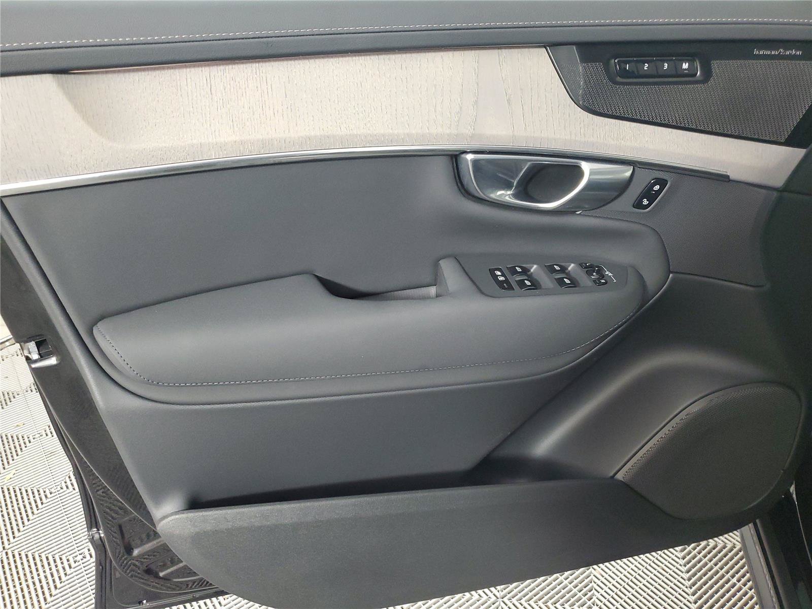 Certified 2026 Volvo XC90 B6 Ultra AWD/4WD image 16