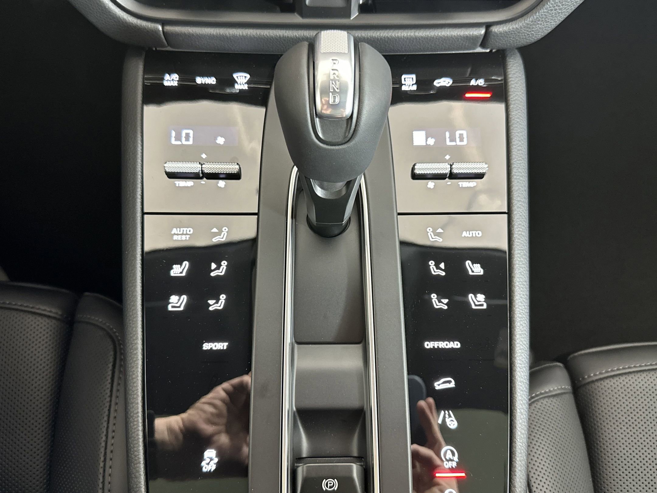 Certified 2025 Porsche Macan image 23