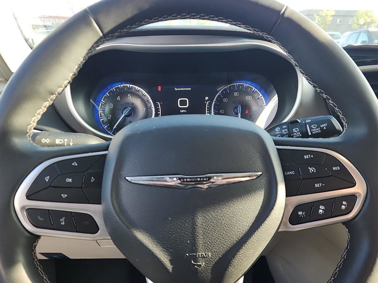 Used 2024 Chrysler Pacifica Touring-L FWD image 20