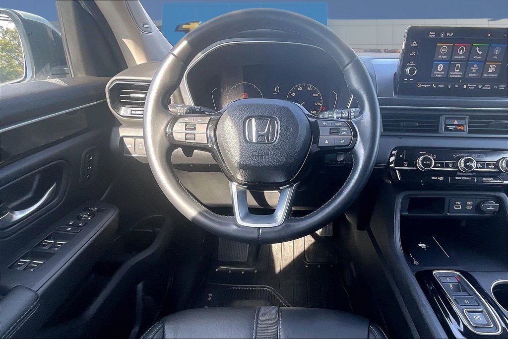Used 2025 Honda Pilot Touring image 8