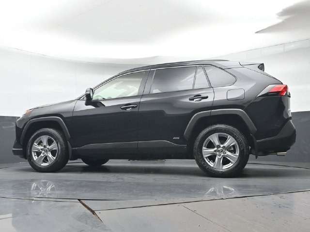 Certified 2025 Toyota RAV4 XLE AWD/4WD image 30