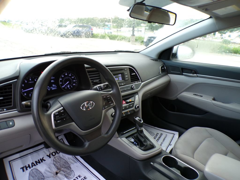 Used 2017 Hyundai Elantra SE FWD image 9