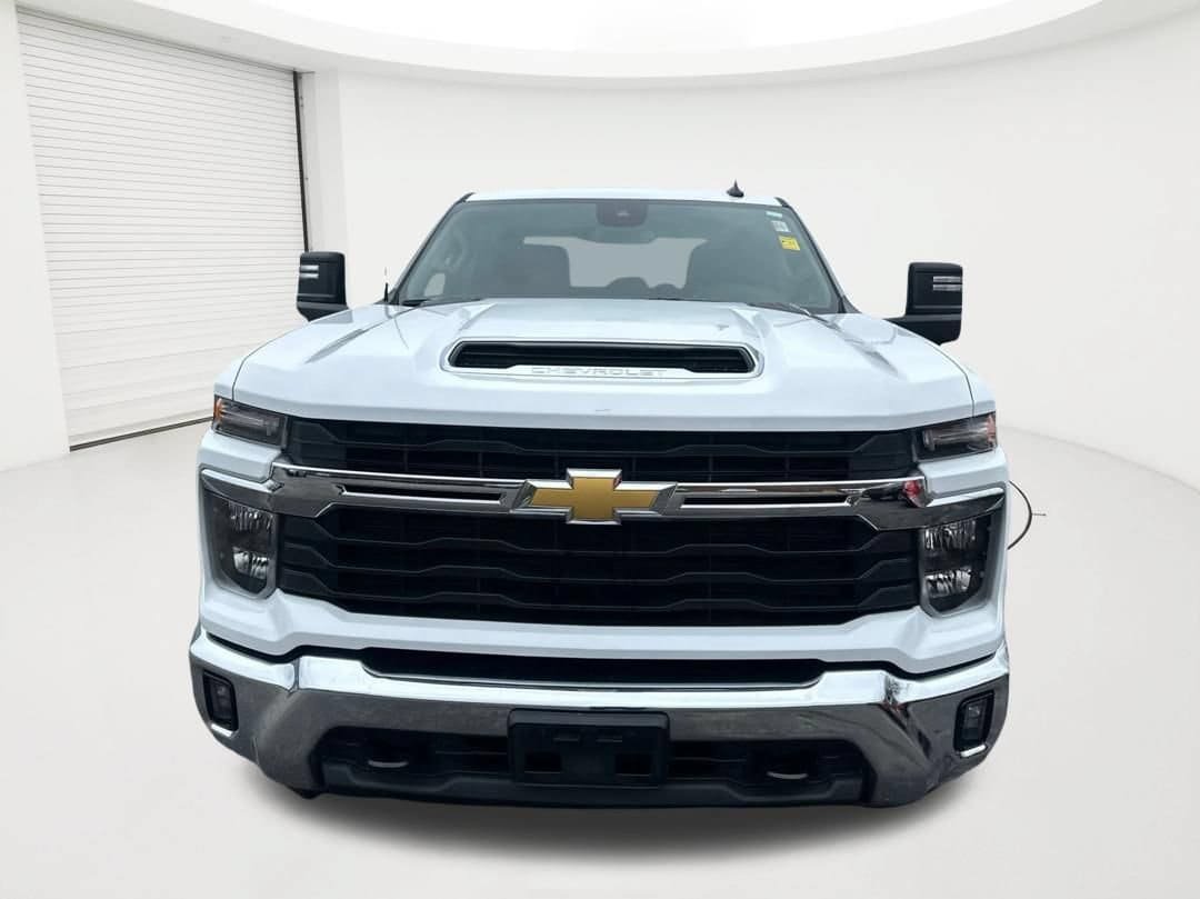 Used 2025 Chevrolet Silverado 2500 LT w/ Convenience Package AWD/4WD image 2