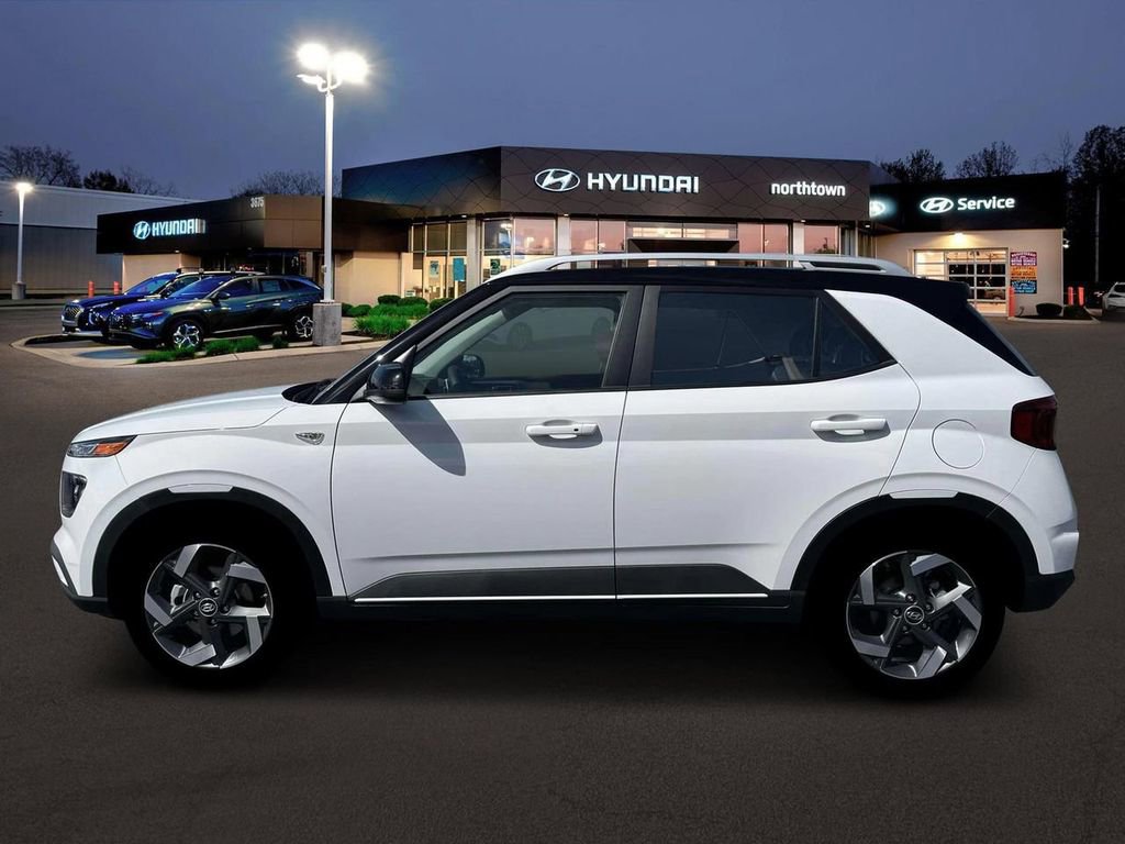 New 2026 Hyundai Venue SEL FWD image 3
