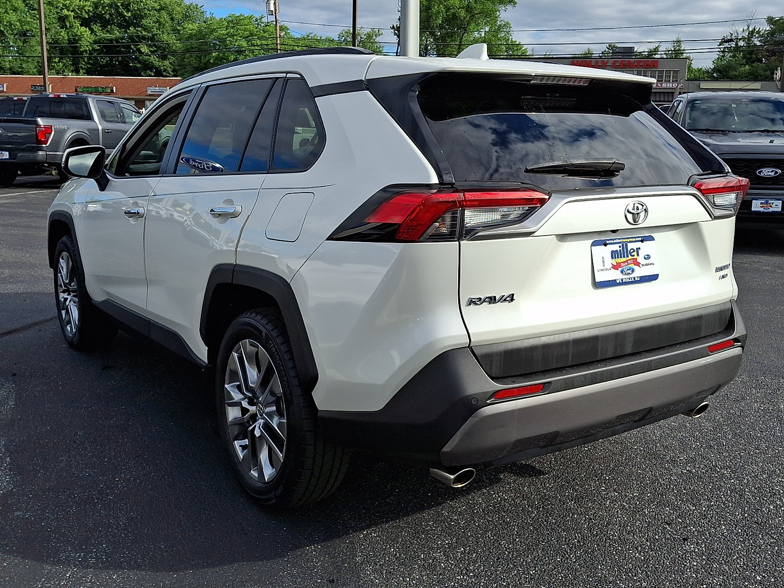 Used 2020 Toyota RAV4 Limited AWD/4WD image 4