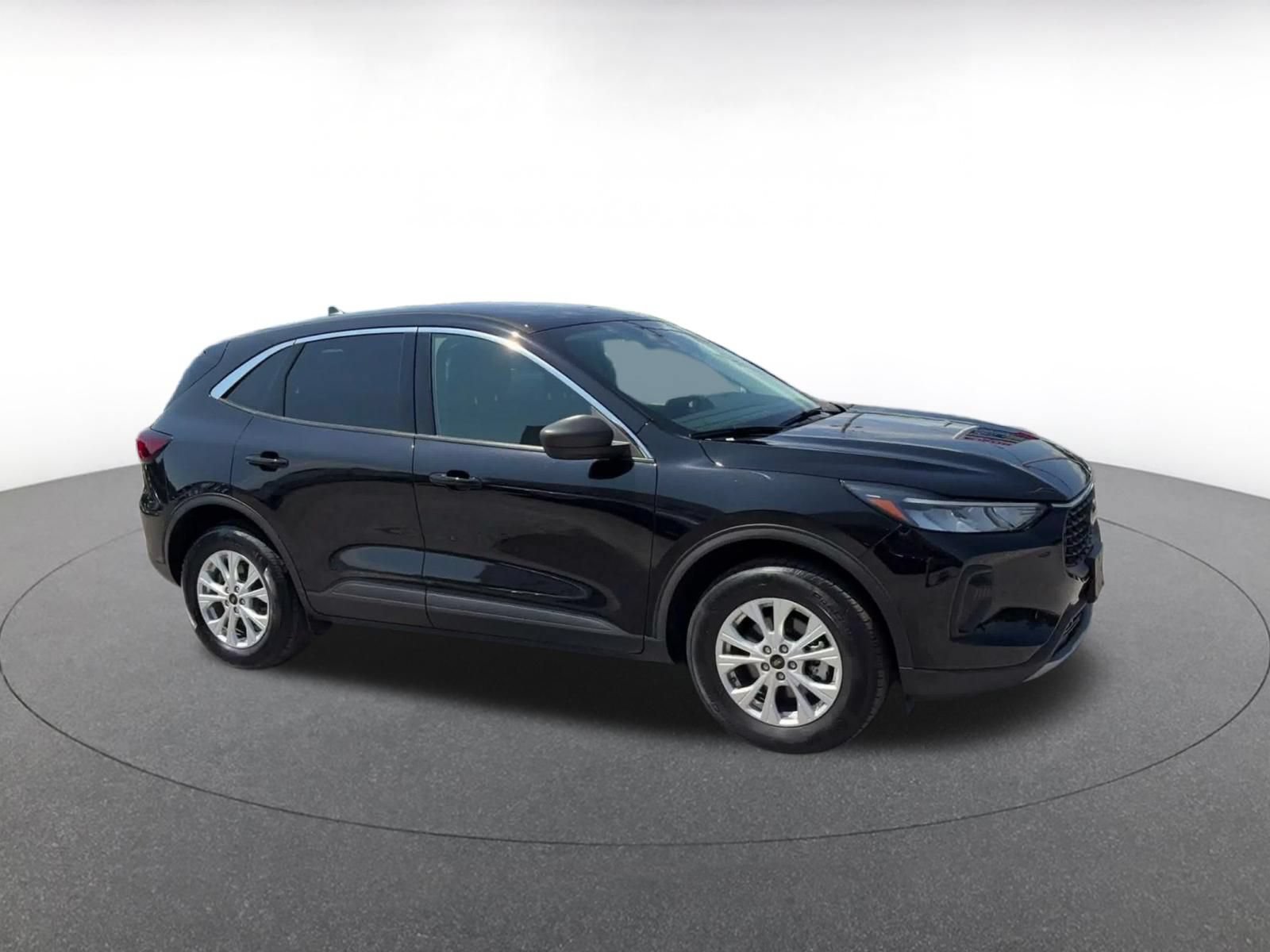 Used 2024 Ford Escape Active AWD/4WD image 2