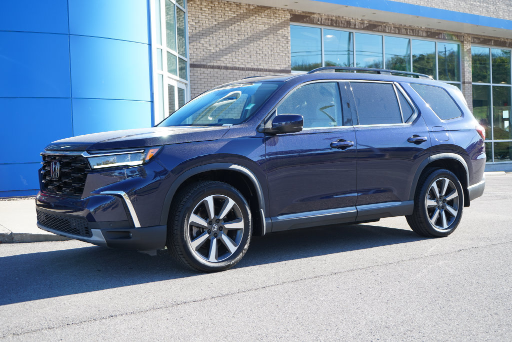 Used 2023 Honda Pilot Touring image 2