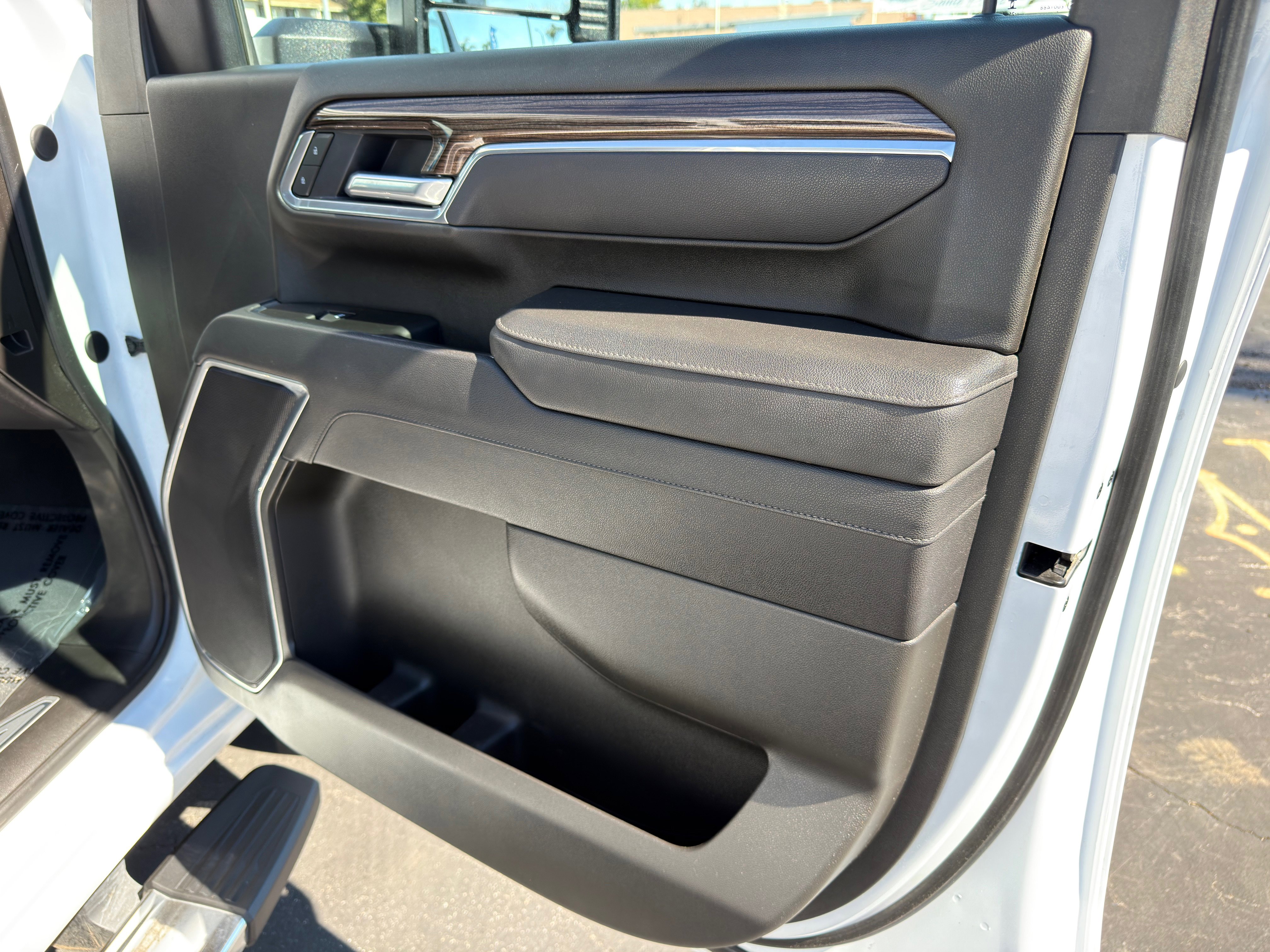 Used 2025 Chevrolet Silverado 2500 LT w/ Convenience Package image 11