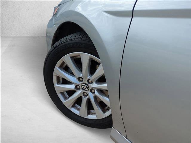 Used 2019 Toyota Camry LE image 10