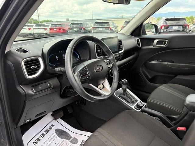 Used 2023 Hyundai Venue SEL FWD image 3