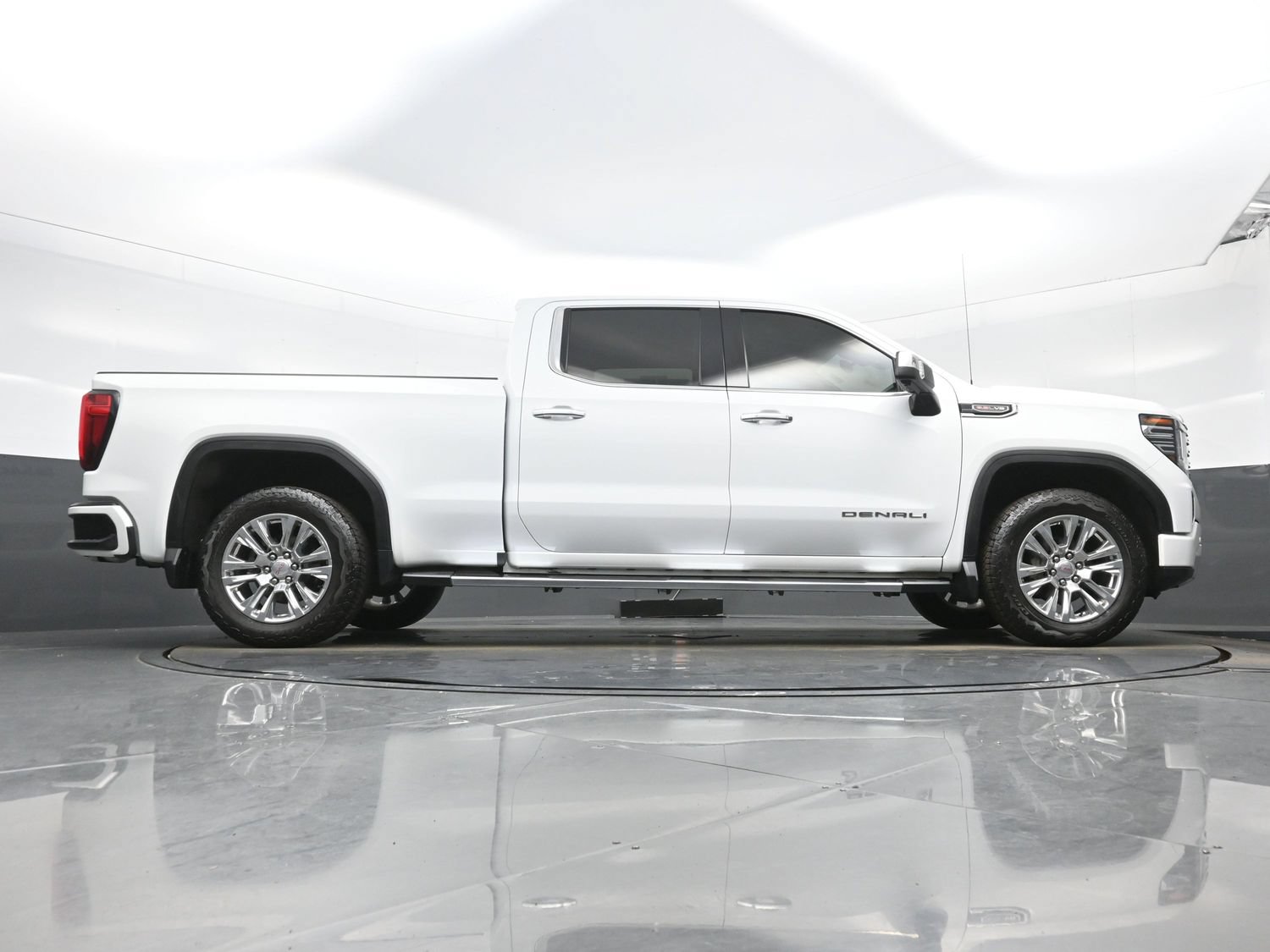Used 2023 GMC Sierra 1500 Denali w/ Technology Package AWD/4WD image 32