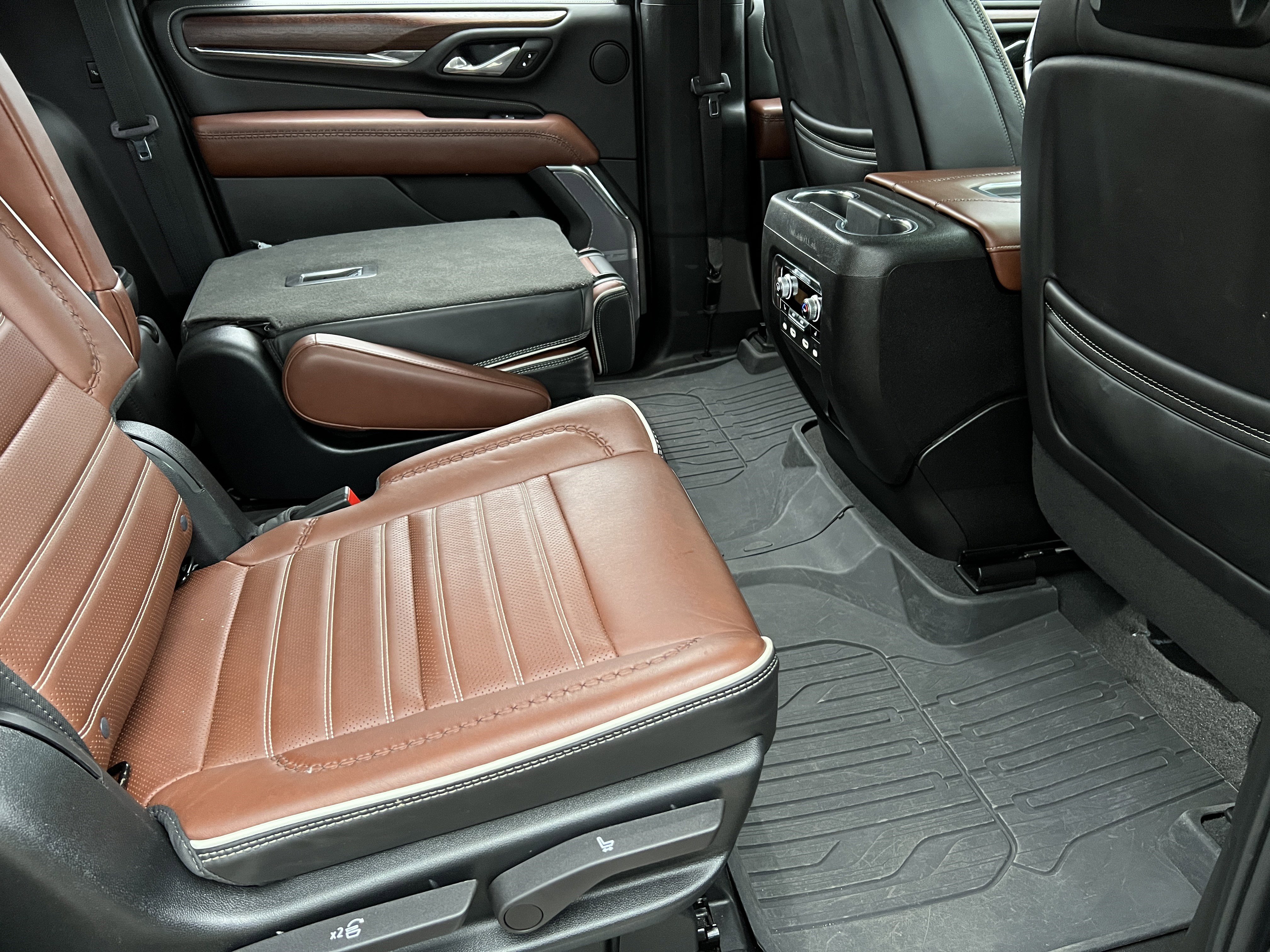 Used 2023 GMC Yukon XL Denali Ultimate w/ LPO, Floor Liner Package image 23