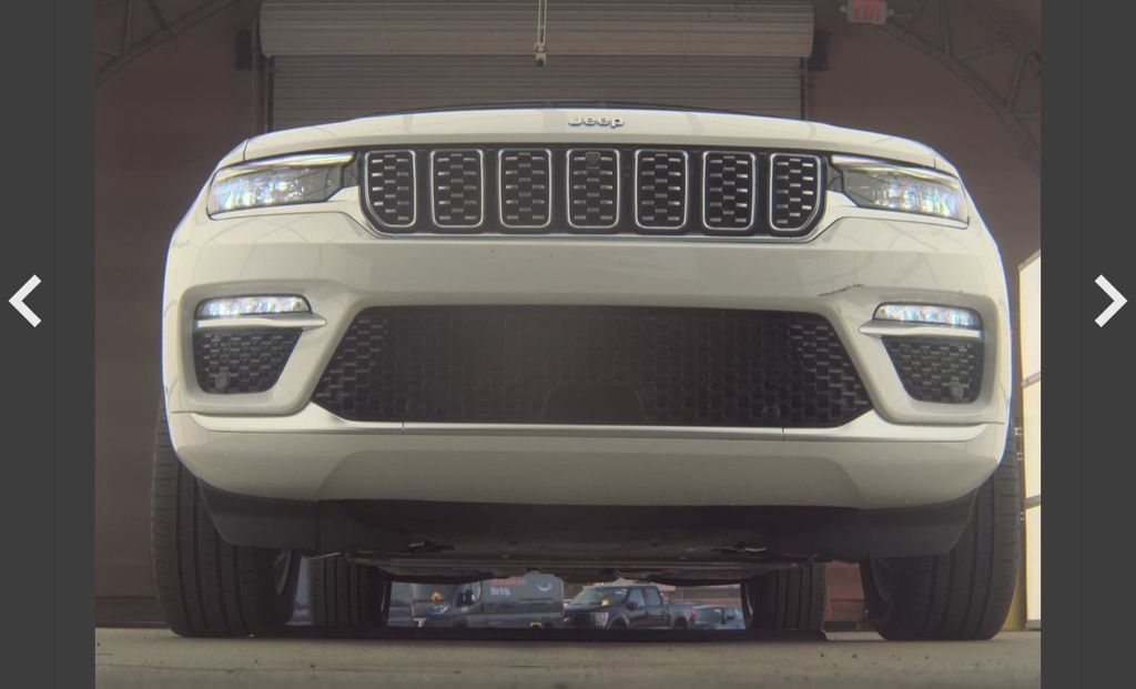 Used 2022 Jeep Grand Cherokee Summit image 2