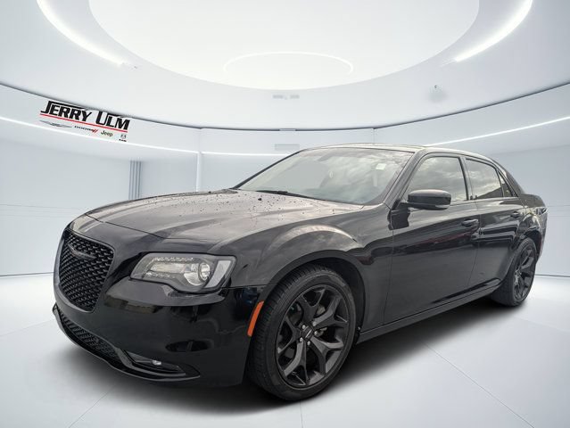 Used 2023 Chrysler 300 S w/ Comfort Group RWD image 7